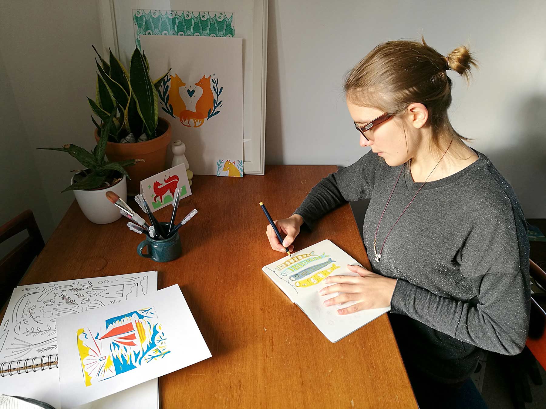 Elly Jahnz, Freelance Illustrator in her studio
